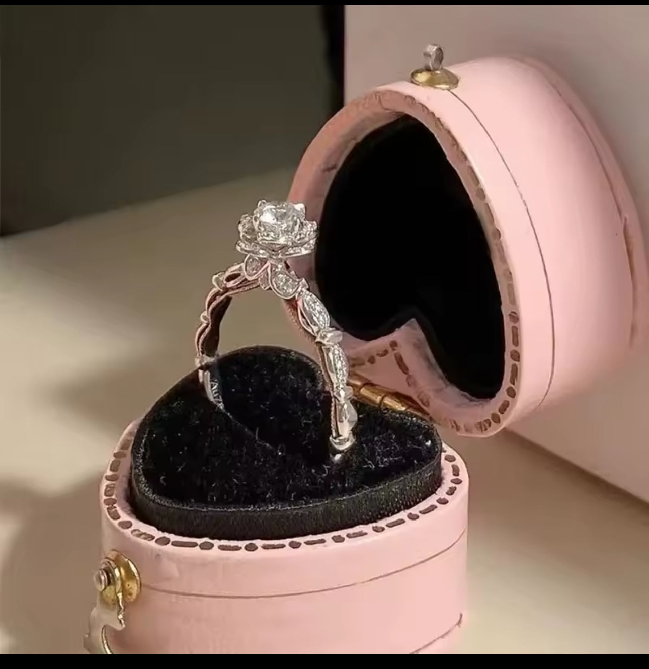Caja corazón para anillo