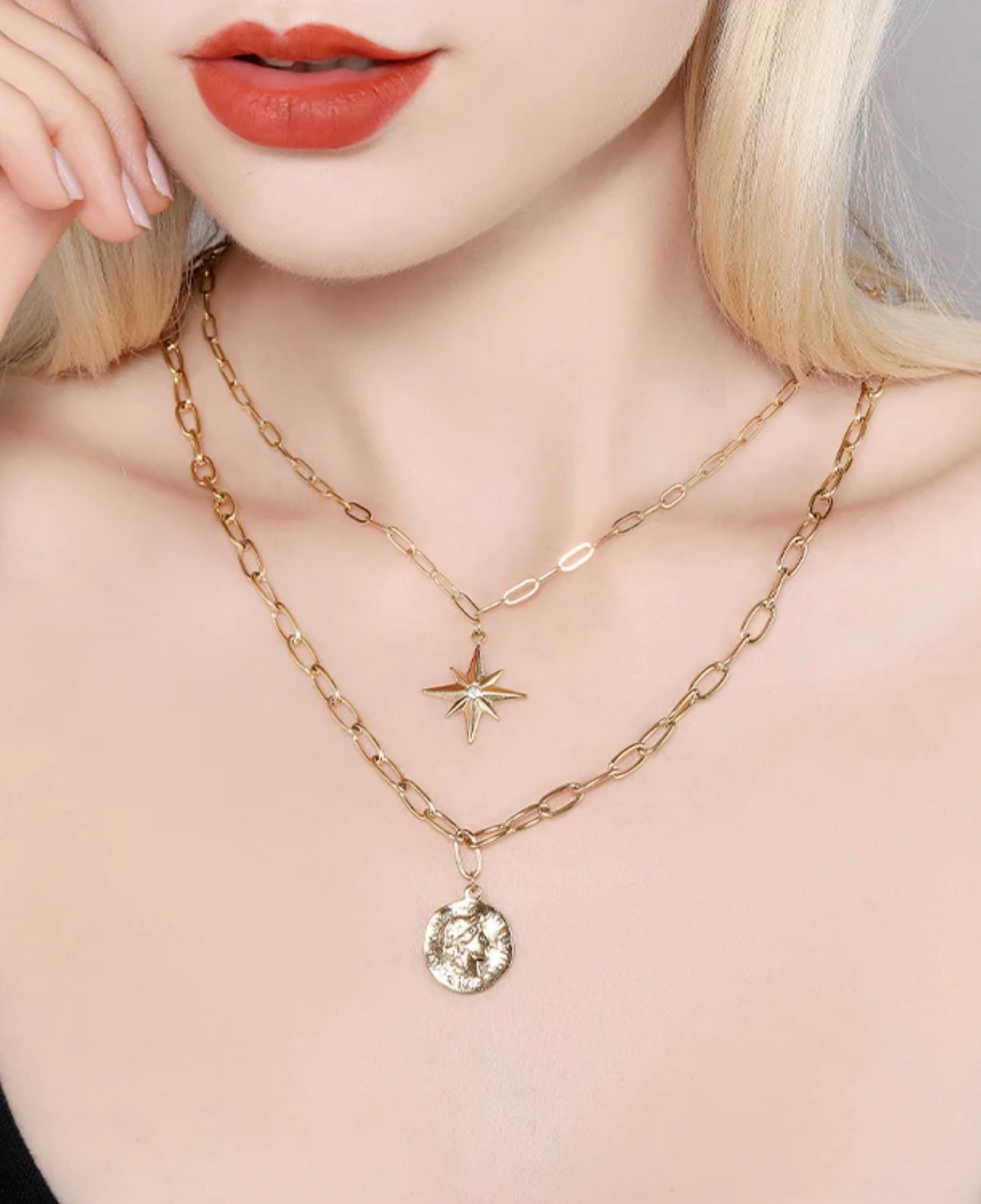 Collar en capas dorado
