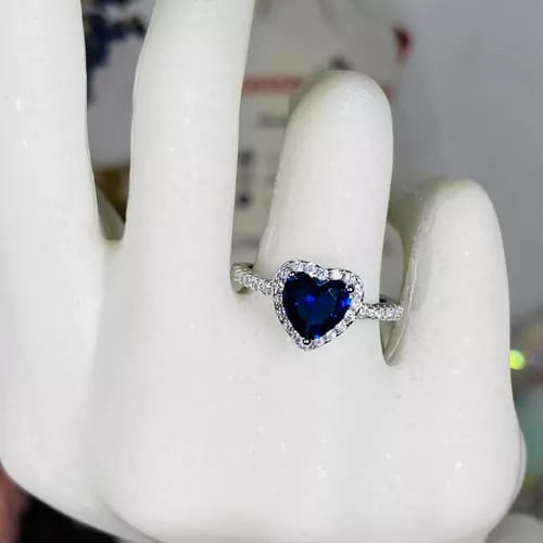 Anillo corazón azul real