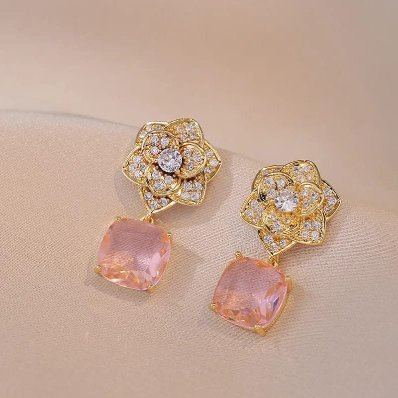 Aretes diseño rosa dorado